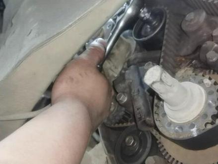 长城哈弗H6一二年2.0L更换正式皮带套装水泵教程#撸车日常 (正时皮带更换周期八万至十万公里切记要检查更换 防止皮带老化断裂 后者皮带老化断裂跳齿会对发动机造成严重的后果)#汽车维修保养