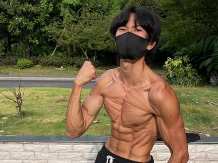 很适合新手练腹的3个动作 每一组都力竭 间歇90秒