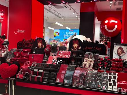 MINSO:和JENNIE联名真的是最明智的决定 营业额有了
广州JENNIE X MINISO
#Jennie #Jennie联名 #Jennie联名miniso #Jennie名创优品