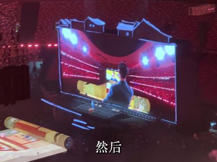 所以,演唱会的意义是什么? “是那个稀松平常的日子
因为他,而被赋予了一段特殊的回忆
而人,是需要靠着一些回忆支撑
才能走过这漫长的时光” ✨
#创作灵感 #演唱会的意义 #追线下#张艺兴 #青年创作扶持计划