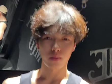 你狂不了几天了 我已经下单增肌沐浴露了