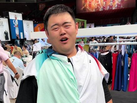 欢迎来到2024 尤尼克斯新品发布会@YONEX #y穿搭 #尤尼克斯 #yonex #穿线师梁宇