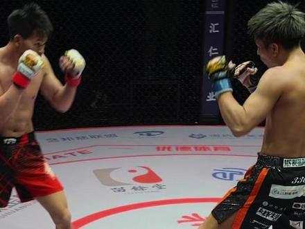 高龙杰憾负日本对手! 28:29,高龙杰憾负日本对手!#我的妈妈是摔跤手 #YFU92中日对抗赛 #武林笼中对 #YFU新人王硬刚日籍军团