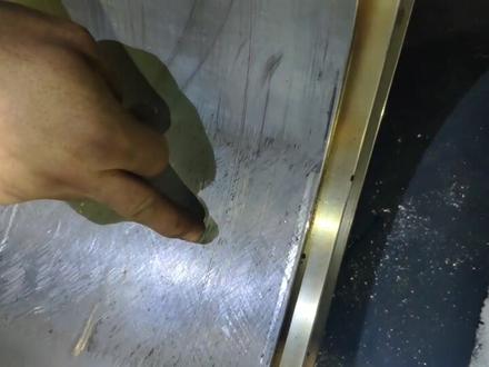 师傅讲解风机轴瓦刮瓦