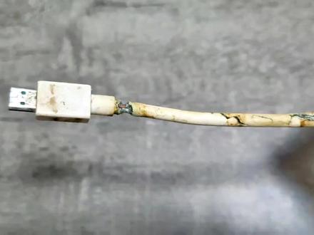 手机充电线从根部断了怎么接一起?别用胶带粘,教你一个妙招修复 #手机充电器线断裂 #生活妙招分享 #小发明大作用 #技术分享 #电工日常