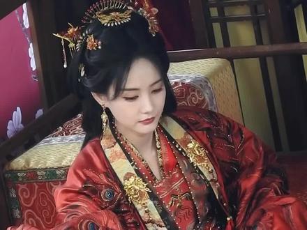 李一桐戏里结婚了,笑的好开心!#李一桐#云秀行