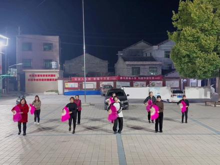 来一个成人版完整的秀山传花灯#民族特色民族文化 #弘扬和传承民俗文化 #扇子舞 #乡村广场舞 @抖音小助手 @DOU+上热门