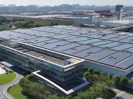 从爆款到规模:解析i60首月破万,如何助推埃安月销4万辆 2025年12月,凭借埃安i60上市首月破万辆拉动,广汽埃安全系月销量达40066辆,创下年内销量新高,并实现持续环比增长,i60也成为10万元级新能源SUV现象级爆款。这个成绩是市场对埃安产品的认可,也传递了埃安转型的新打法。#i60上市首月破万带动埃安全系月销超4万 #广汽埃安