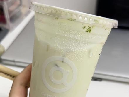库迪的小黄油茉香抹茶
在我舒适区内的一杯#库迪#黄油奶茶#今天喝什么 #奶茶杯的逆袭 #上班不能缺咖啡