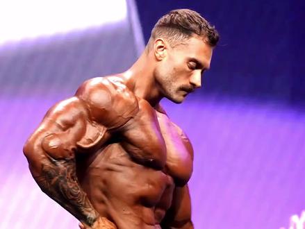 “古典之王”克里斯宣布退役?纯纯假消息!十连冠?变数太大😮但退役计划正在筹备🤔卡特、米洛斯近期聊到克里斯,在古典项目仍然无懈可击🏆拉蒙进步很大,但仍差了很多?克里斯宣布老婆怀孕🤰🏻明年当爸爸💪🏻补剂公司、服饰公司打造商业版图🔥我猜他31岁退役😂@xxxKassa #健美 #克里斯巴姆斯特德 #奥赛 #精神氮泵 #奥赛显微镜