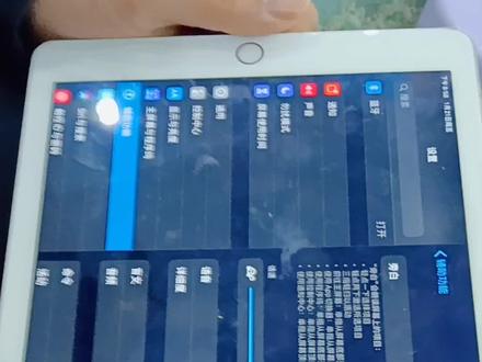 ipad黑屏但有声音怎么操作,平板黑屏就是打开了旁白(盲人模式),如何关闭旁白,如果觉得有用记得关注点赞哦,❤#是时候展现真正的技术了 #小技巧你学会了吗 #平板电脑 #平板