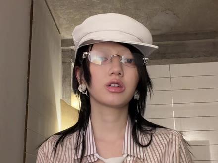 来看上海马吉拉首秀!
#maisonmargiela #马吉拉 #上海时装周 #mmfolders时装档案 #看秀穿搭