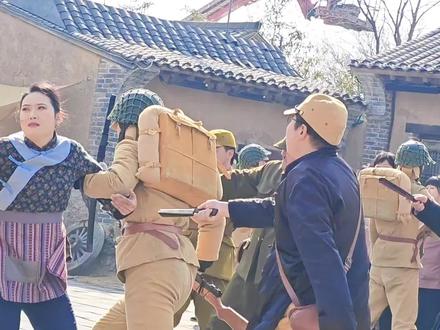 万岁山这位大嫂演技也太有感染力了、泪目!#万岁山大宋武侠城 #万岁山 #演员 #城北枪声