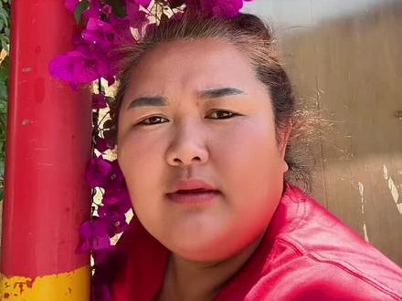 我只是摔倒了,又不是摔死了,你凭什么觉得我爬不起来了?