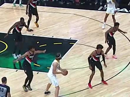 【马尔卡宁双手隔扣】炸裂!马尔卡宁在哪拿球就在哪起跳,双手灌筐势大力沉,杜普-里斯的阻拦完全无效!#nba季前赛 #nba新赛季2023 #nba你我皆主角