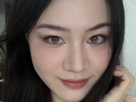 日常妆爆改姜乘澜亚裔妆,辣妹皮肤上线 anyway只要不是太浓的妆都可以两分钟改成亚裔妆
#美妆新手教程 #夏日专属辣妹皮肤已上线 #亚裔妆 #晒晒我的春夏宝藏 #跟着姜乘澜化出宝藏妆