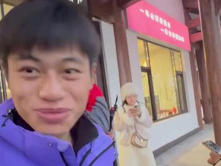 “荒野林北”回应女友遮面争议