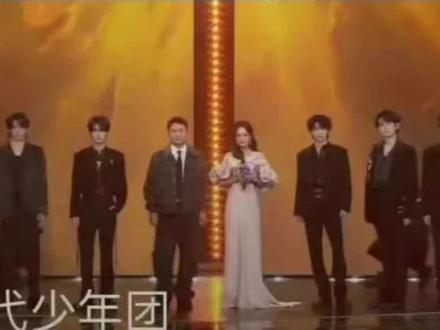 幂姐啊,继续红吧,先定个小目标红到80岁#杨幂#时代峰峻