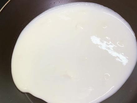 搅一搅就能成功的快手卷饼,新手保姆级教程 姐妹们这个卷饼真的很软和劲道,而且做法很简单,摊饼的技巧我尽量说的很详细了,小白也完全可以试一下!随便卷点菜啊肉啊都好吃!我喜欢卷土豆丝,煎蛋和烤肠。
#卷饼 #土豆丝卷饼 #晒晒我的健身日常 #减脂食谱 #早餐