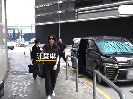 陈慧琳送别婆婆!老公刘建浩捧母亲遗照难掩哀伤!胡枫等送花牌!