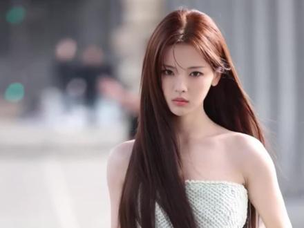 杨超越从来不是谁的平替,这一刻的她真的很巴黎#被杨超越手势舞硬控了#杨超越 #杨超越巴黎时装周 #巴黎时装周#杨超越巴黎世家大秀