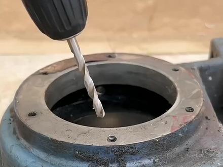 手电钻棘轮自锁钻夹头,三欧金属款0.8-10mm手紧自锁夹头手电钻配件,换上金属自锁夹头后,方便实用,质感高档,让手电钻焕然一新。 #金属棘轮钻夹头 #五金工具 #手电钻夹头拆除 #电动工具 #维修工具