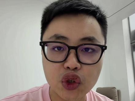 "全员自媒体"不是营销创新,是品牌冒险。 流量可以放大优势,也可以放大混乱。 追觅这次,可能两个都占了。 #追觅 #俞浩 #商业观察 #创业干货 #品牌营销