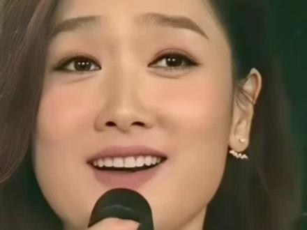 #凤凰传奇~《绿旋风》演唱:玲花~曾毅 抖音音乐#上热搜#抖音好听歌曲分享#神级现场 #感受舞台魅力演出现场视频 凤凰传奇金典歌曲分享