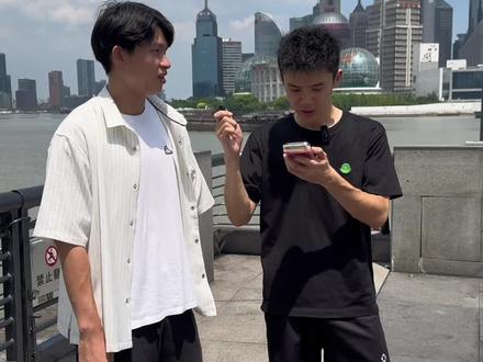 现在的年轻人都不看NBA了吗?#街头采访 #街头随拍 #篮球知识问答