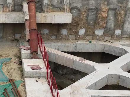 格构柱施工,深基坑支护,排桩支护结构 #打桩 #逆作法 #工程人 #工地 #现场实拍 完整版视频教程包括:土建-装修-水电安装-钢结构,四大板块的看图施工质量安全验收的讲解,对照现场,结合图纸和规范来拍摄,电脑通过网站观看,手机通过小程序APP(小鹅通)学习,教程一直在更新中