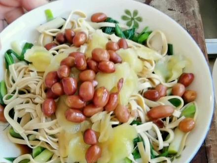 大蒜烫干丝,兴化早茶最经典的“茶头”。#美食 #兴化早茶