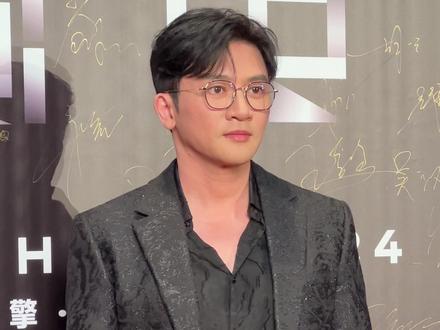 苏有朋黑色印花西装 #苏有朋 黑色印花西装 50岁这状态如何?