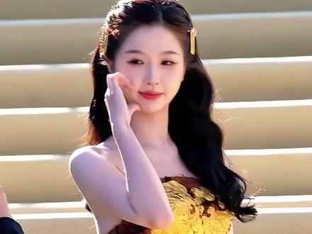同样是文化输出,当赵露思遇上虞书欣,一个曼谷上演川剧变脸,一个非遗高定闪耀洛杉矶#赵露思 #虞书欣 #赵露思演唱会 #内容启发搜索 #影娱热点团