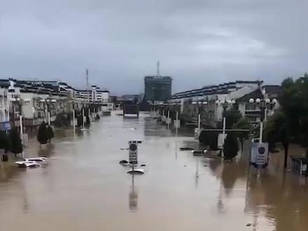 安徽歙县暴雨,高考语文延期,下午考试正常进行。太不容易了…不要受影响,加油!