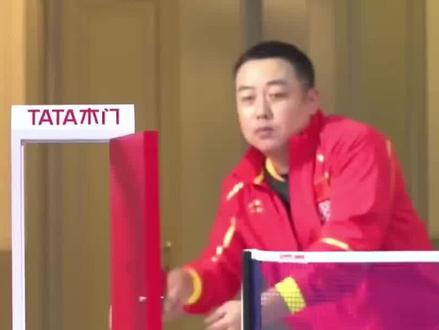 刘国梁的遮挡式发球有多逆天?竟打得对手怒扔球拍,太牛了! #刘国梁 #娱乐评论大赏