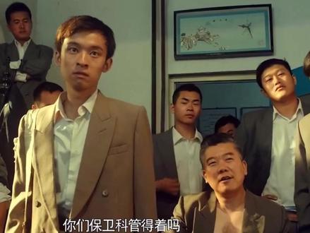 #上热门 换个灯泡两个人,直接扛上了。