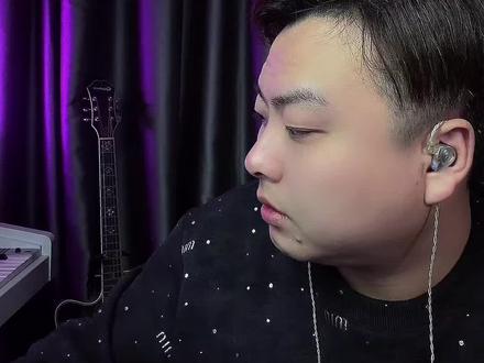 《圣诞结》 ber..李荣浩唱圣诞结这么丝滑的吗? 以前完全没发现他声音平衡能力这么优秀啊!!#流行音乐解析 #唱歌技巧和发声方法