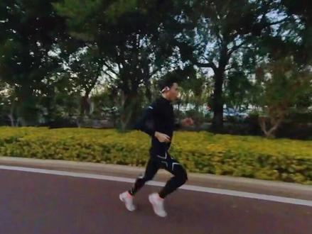 对很多人来说,可能一辈子10公里都跑不进45分,能跑进45分都是很厉害的高手了#跑步 #10公里