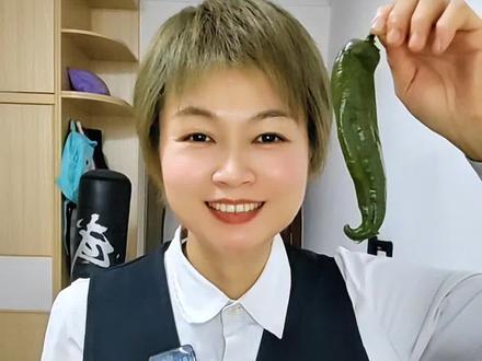 干饭时间到,今天吃火鸡面、薯条、汉堡、鳗鱼、金针菇、火腿肠#美食 #抖音美食创作人 #炸鸡 #抖音小助手dou上热门 #深夜放毒 @抖音小助手 @小明同学