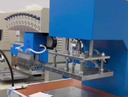 天地模具,凹凸3D外套,粘模拆模视频详细讲解,用好的粘模材料,再大的模具都能固定牢靠,稳定性好不会用着用着上模掉下来的现象,拆模简单,清理废料方便。需要粘模胶,和拆模具的铲刀,凹凸印刷硅胶的可以联系我18628863075。#专业的事交给专业的人