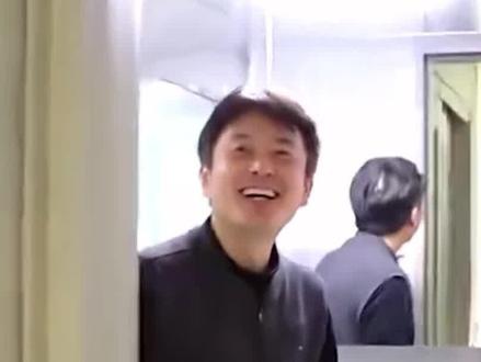 马桶大半夜有没冲的尿,看颜色还有点上火,吓得大哥在厕所装监控 #诡异事件 #马桶的尿 #乌龙