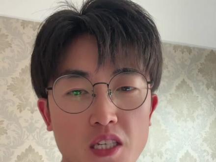 每周一个马拉松
郑开马拉松又解锁了一个新的身份
急救跑者 -急救兔
又称为赛道上的天使
马拉松的终点不是那个拱门
而是跑完回到家躺到沙发上发朋友圈
明天我会为大家一路护航
安全抵达终点
加油呀 一起跑步#跑步 #马拉松 #郑开马拉松 #天使 #跑步
