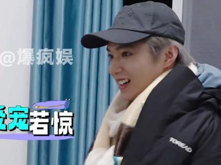 我上一个梗还没笑完下一个就像鬼一样追过来了 #宇宙闪烁请注意 #刘耀文 #王鹤棣 #刘耀文问王鹤棣你吃蘑菇了