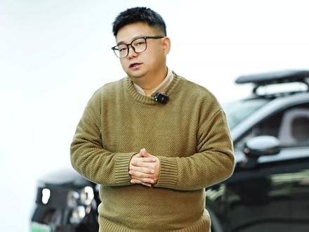 如此冷酷,我竟一时不知如何适应。
车身钢琴烤漆改色膜,轮毂烤漆改色,车顶横杆平框,车尾顶翼,四个改件,打造一台酷酷的虫子。
#firefly萤火虫 #蔚来萤火虫 #萤火虫改装 #黑武士萤火虫 #自在改装主理人