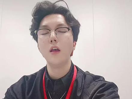 泽美的渝超赛后总结 丰都v两江 本场比赛,两支队伍都可谓是拼尽了全力,打到最后的结果的确是有些可惜,但是我相信最后的结果,丰都队和两江队都是能够接受的,虽然说是1:2。
但是从整体来看,这场比赛的关键节点是因为外卡队员周汉的缺阵!那么,本场比赛的线上直播呢?我希望能够帮到各位享受比赛,一周以后,再会✌
#渝超 #丰都 #渝北 #足球 #足球解说