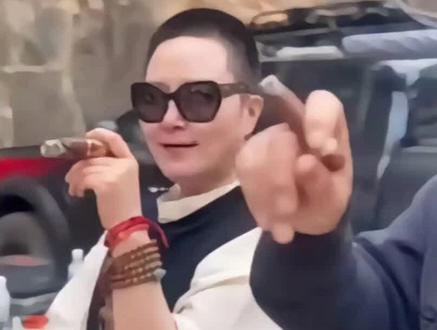 神人TV:谁不想去女菩餐厅急头白脸吃一顿素食啊
#人物志 #抽象 #梗百科 #搞笑 #素食