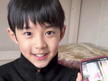 当社恐猫遇到鸡公煲… #圣诞鸡公煲出自动摇了 #龚珏睿 #猫咪 #日常vlog #猫咪的迷惑行为