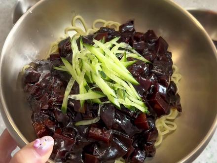 超正宗的炸酱面教程来了!!黏糊糊超浓郁!巨好吃!