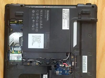 这是教大家联想G460笔记本硬件升级第三集,老笔记本硬件升级。300个币子cpu更换城i5 560m,增加固态硬盘128g,原机械硬盘放光驱位,内存组成4g双通道,更换笔记本电池,无线网卡支持5G联网,清灰加硅脂。开机10秒,关机8秒,告别卡顿慢,速度飞起。喜欢😍小伙伴点点❤️,加加关注,最大支持与动力。@抖音广告助手 @抖音创作者中心 @DOU+小助手 @DOU+上热门 @DOU+小课堂 #大数据推荐给有需要的人 #老笔记本电脑升级配置 #联想g460 #联想g460硬件升级 #diy电脑