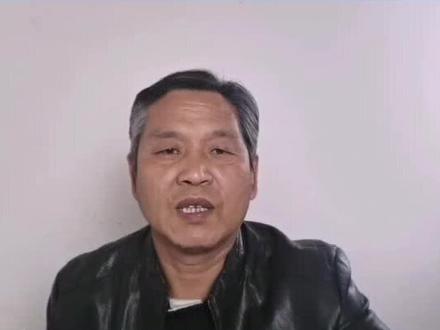 盆景新手入门:保湿的生桩如何撤袋撤膜?#盆景制作技术 #云上大课堂 #树桩盆景 #盆景艺术 @抖音小助手